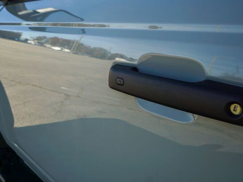 Used 2023 Ford Bronco Wildtrak image 9