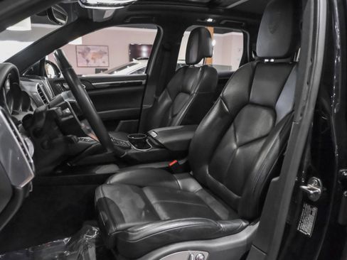 Used 2018 Porsche Cayenne AWD/4WD image 29