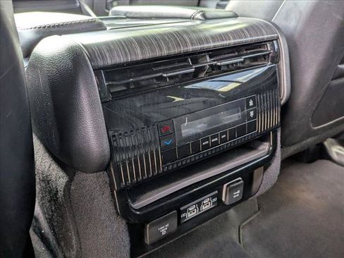 Used 2024 Jeep Wagoneer L Series II RWD image 15