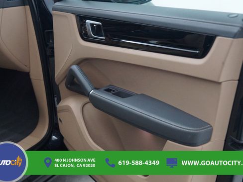 Used 2020 Porsche Cayenne AWD/4WD image 17