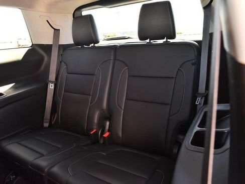 Used 2023 GMC Acadia SLT FWD image 28