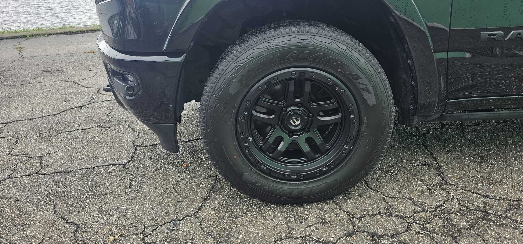 Used 2020 RAM 1500 Limited w/ Black Appearance Package AWD/4WD image 8
