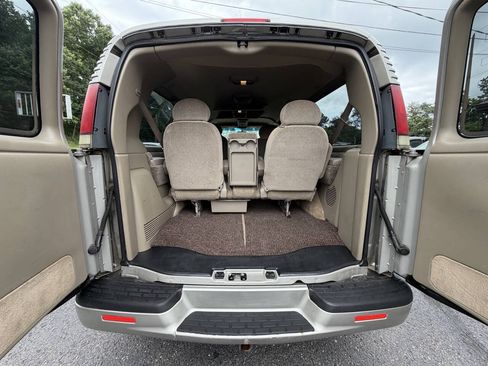 Used 2001 Chevrolet Express 1500 LT RWD image 10