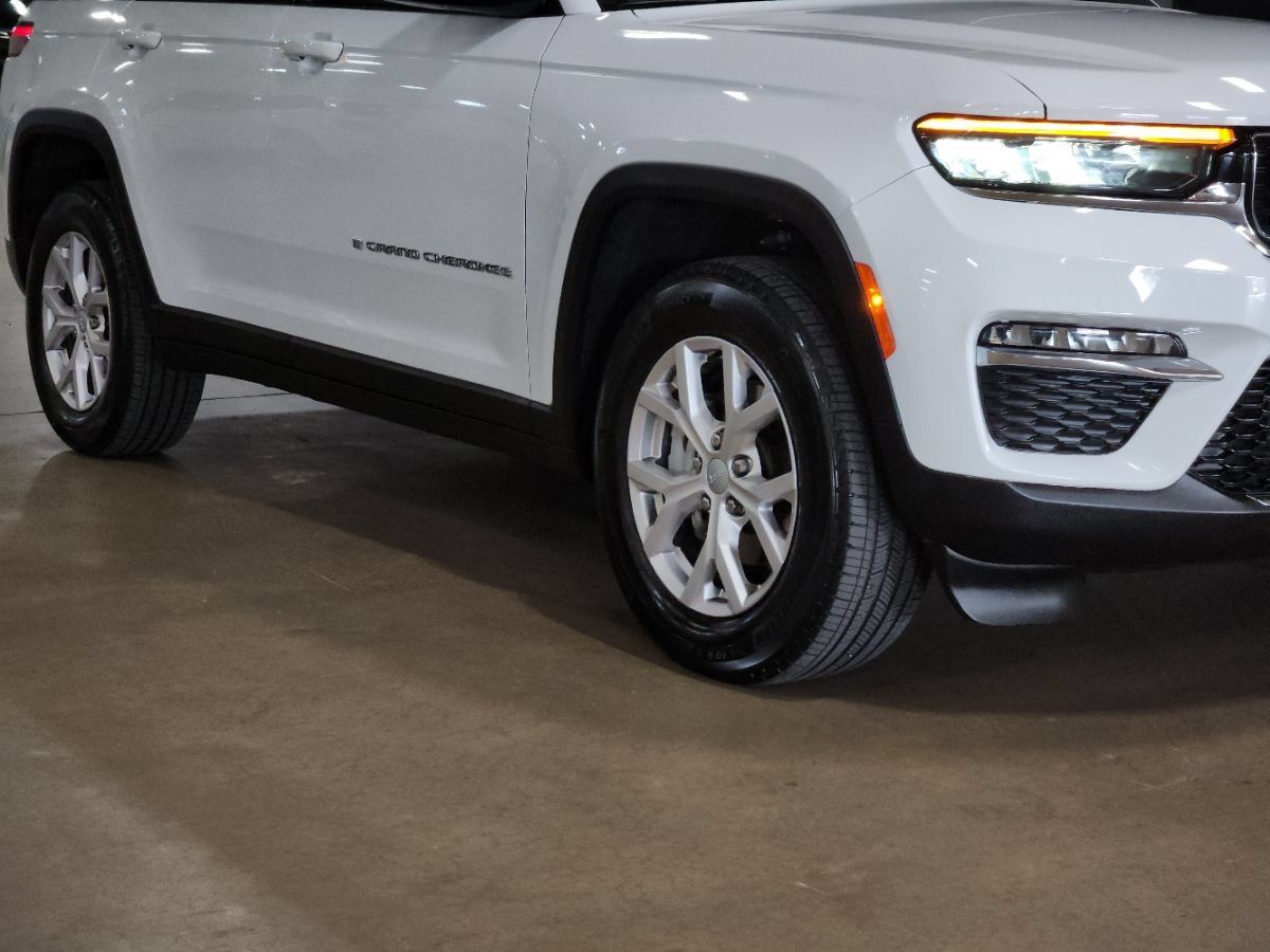 Used 2022 Jeep Grand Cherokee Limited RWD image 16