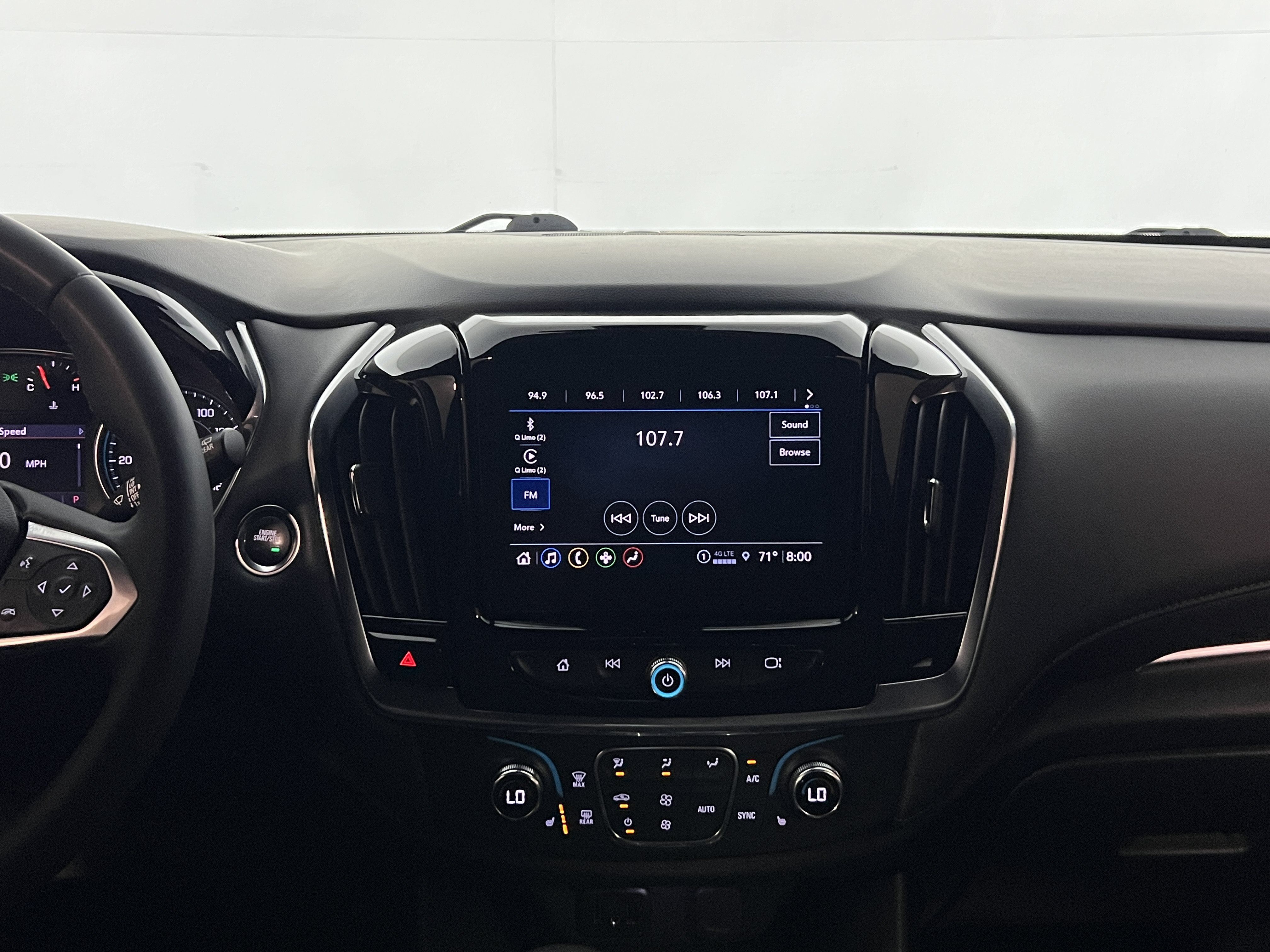 Used 2023 Chevrolet Traverse LT FWD image 17