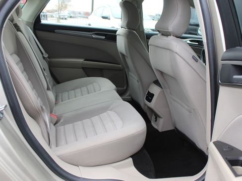 Used 2019 Ford Fusion SE image 15