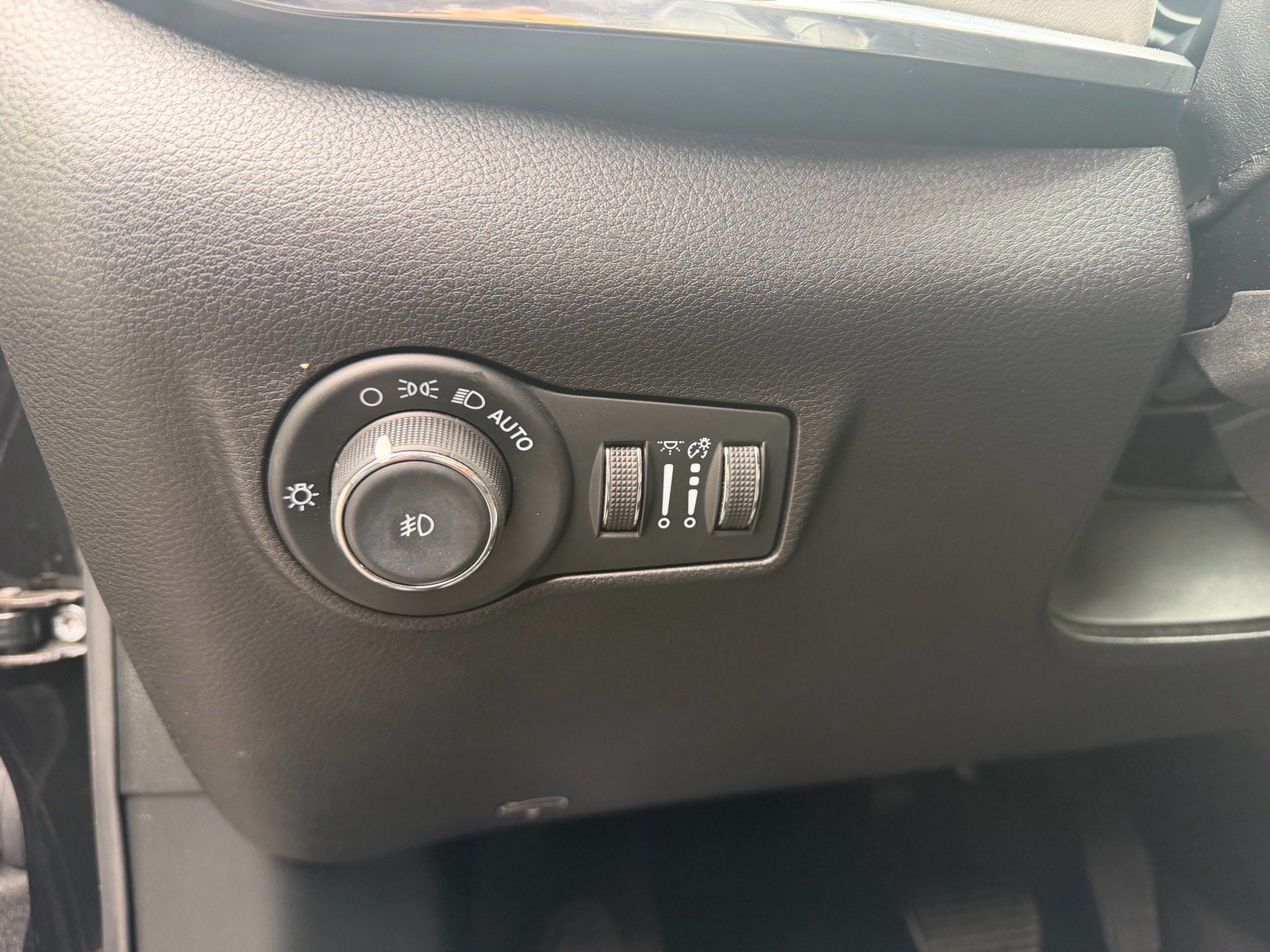 Used 2022 Jeep Compass Limited w/ Elite Group AWD/4WD image 26