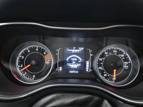 Used 2019 Jeep Cherokee Latitude Plus w/ Cold Weather Group AWD/4WD image 15