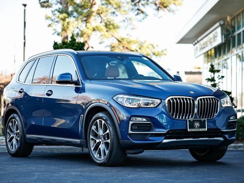 Used 2021 BMW X5 xDrive40i w/ Executive Package image 1