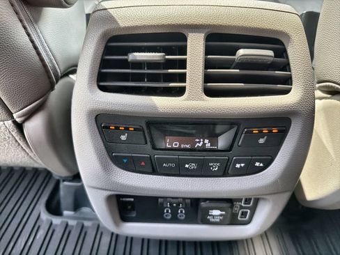 Used 2019 Honda Pilot Touring image 37