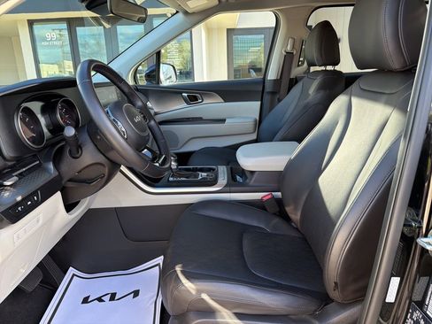 Used 2024 Kia Carnival LX FWD image 28