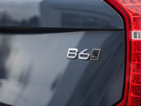 Used 2024 Volvo XC90 B6 Plus w/ Protection Package image 8