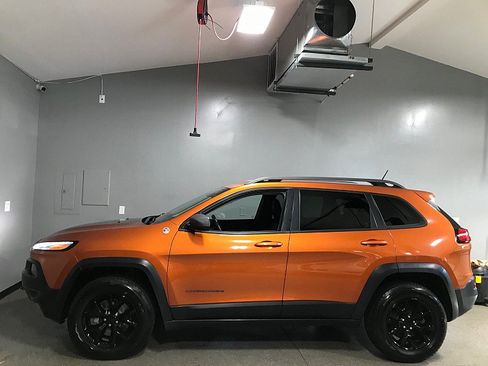 Used 2014 Jeep Cherokee Trailhawk w/ Leather Interior Group AWD/4WD image 6