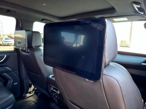 Used 2021 Chevrolet Suburban High Country AWD/4WD image 12