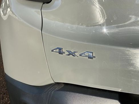 Used 2020 Jeep Renegade Latitude w/ Cold Weather Group image 30