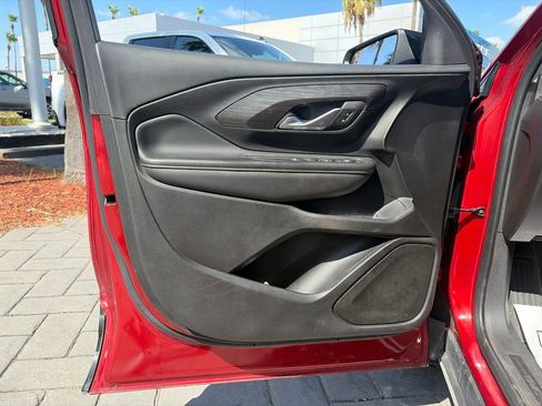 Used 2024 GMC Terrain SLE w/ Driver Convenience Package FWD image 13