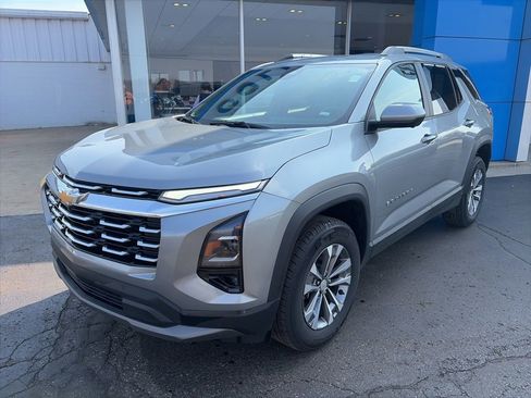 Used 2025 Chevrolet Equinox LT w/ Convenience Package II image 3