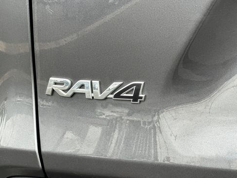 Used 2021 Toyota RAV4 LE AWD/4WD image 26