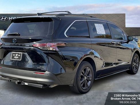 Used 2024 Toyota Sienna XSE image 10