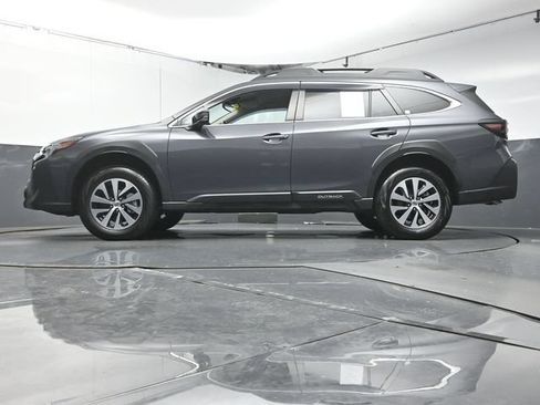 Used 2024 Subaru Outback Premium AWD/4WD image 35