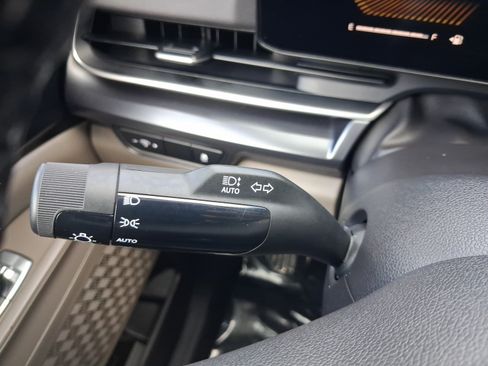 Used 2025 Kia Carnival FWD image 20
