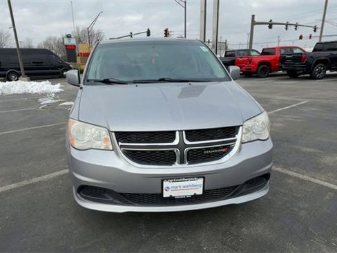 Used 2014 Dodge Grand Caravan SXT image 3