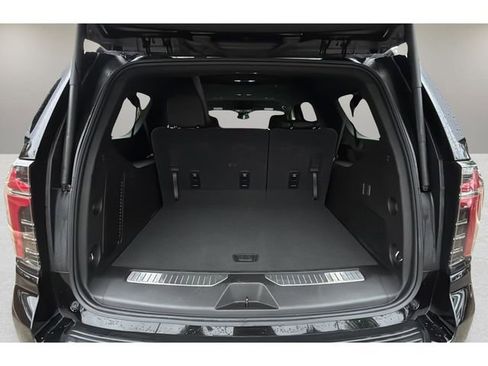 Used 2025 Chevrolet Suburban Z71 AWD/4WD image 28