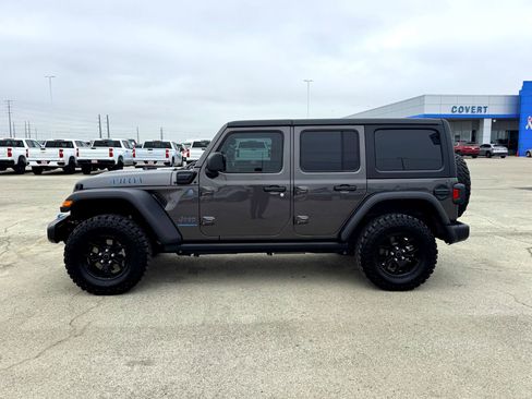 Used 2024 Jeep Wrangler Unlimited image 11