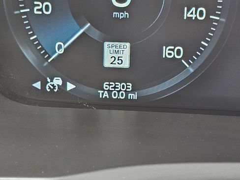 Used 2017 Volvo XC90 T6 Inscription w/ Vision Package image 5