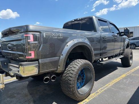 Used 2019 Ford F250 Lariat w/ Lariat Ultimate Package image 2