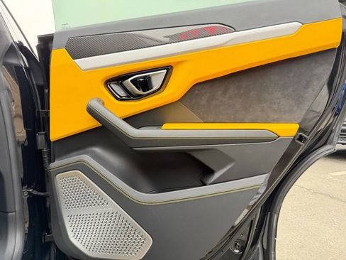 Used 2021 Lamborghini Urus image 26