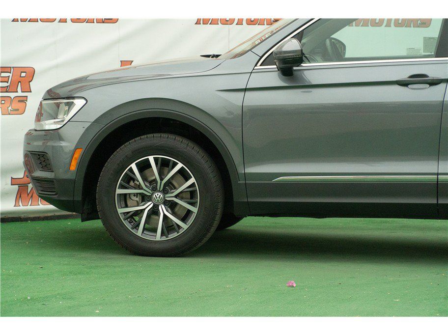 Used 2020 Volkswagen Tiguan SE w/ Panoramic Sunroof Package FWD image 28