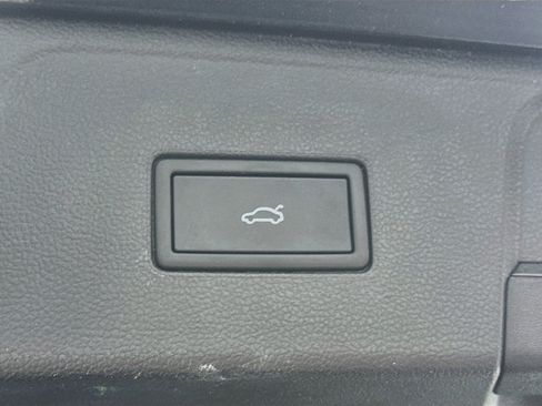 Used 2025 Volkswagen Atlas SE FWD image 31