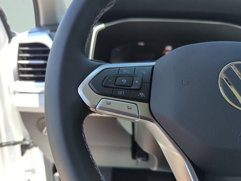 New 2026 Volkswagen Taos SE FWD image 37