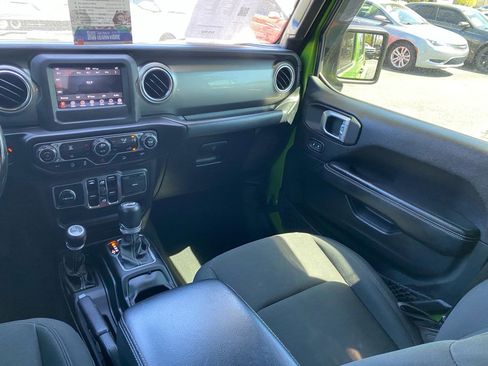 Used 2020 Jeep Wrangler Unlimited Sahara image 17