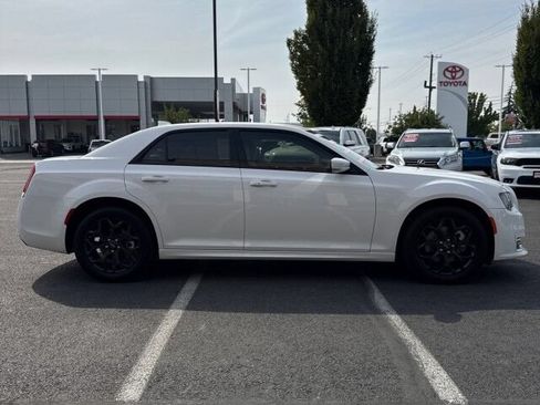 Used 2023 Chrysler 300 Touring L AWD/4WD image 4