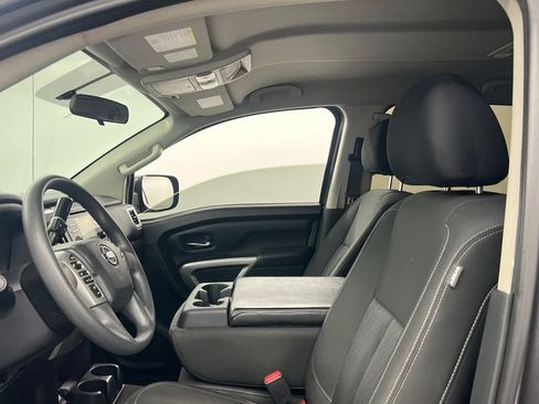 Used 2018 Nissan Titan SV RWD image 9