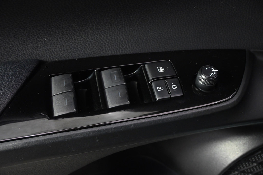 Used 2020 Toyota Prius XLE AWD/4WD image 23
