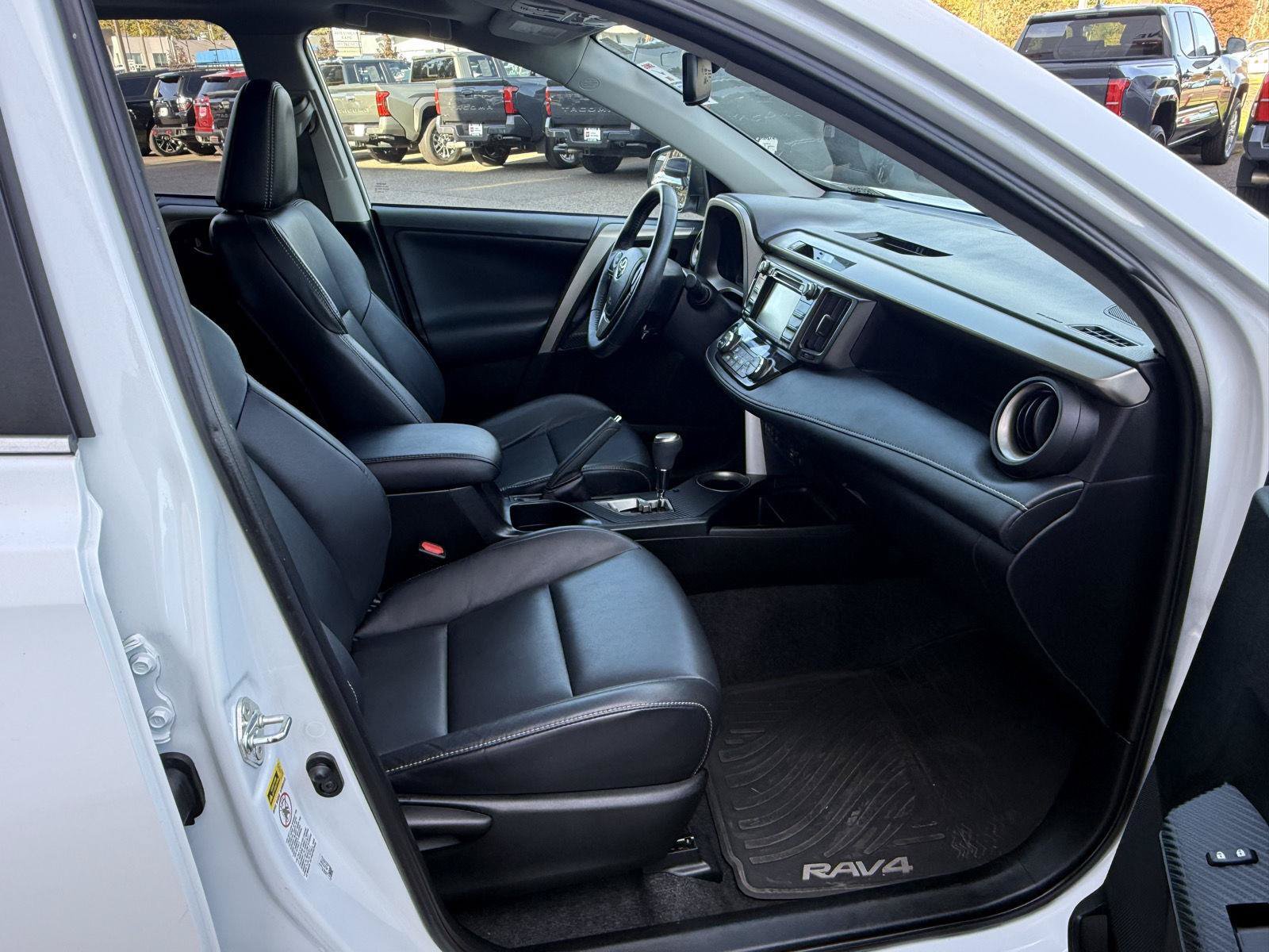 Used 2014 Toyota RAV4 Limited w/ Technology Package AWD/4WD image 49