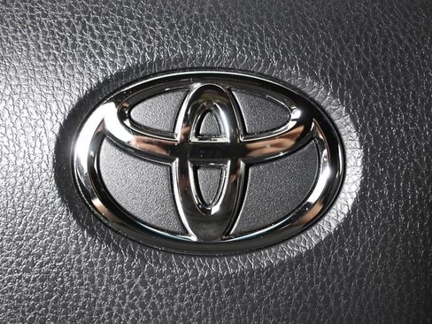 Used 2024 Toyota Venza Limited AWD/4WD image 37