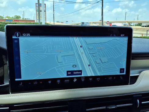 Used 2025 Lincoln Corsair FWD w/ Equipment Group 101A image 11