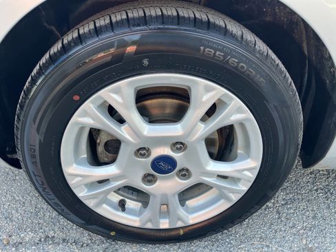 Used 2015 Ford Fiesta SE image 20