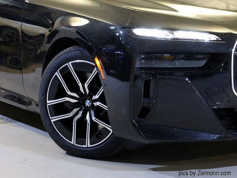 Used 2026 BMW 760i xDrive w/ Executive Package image 3