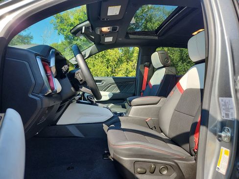 Used 2024 GMC Canyon AT4X image 14