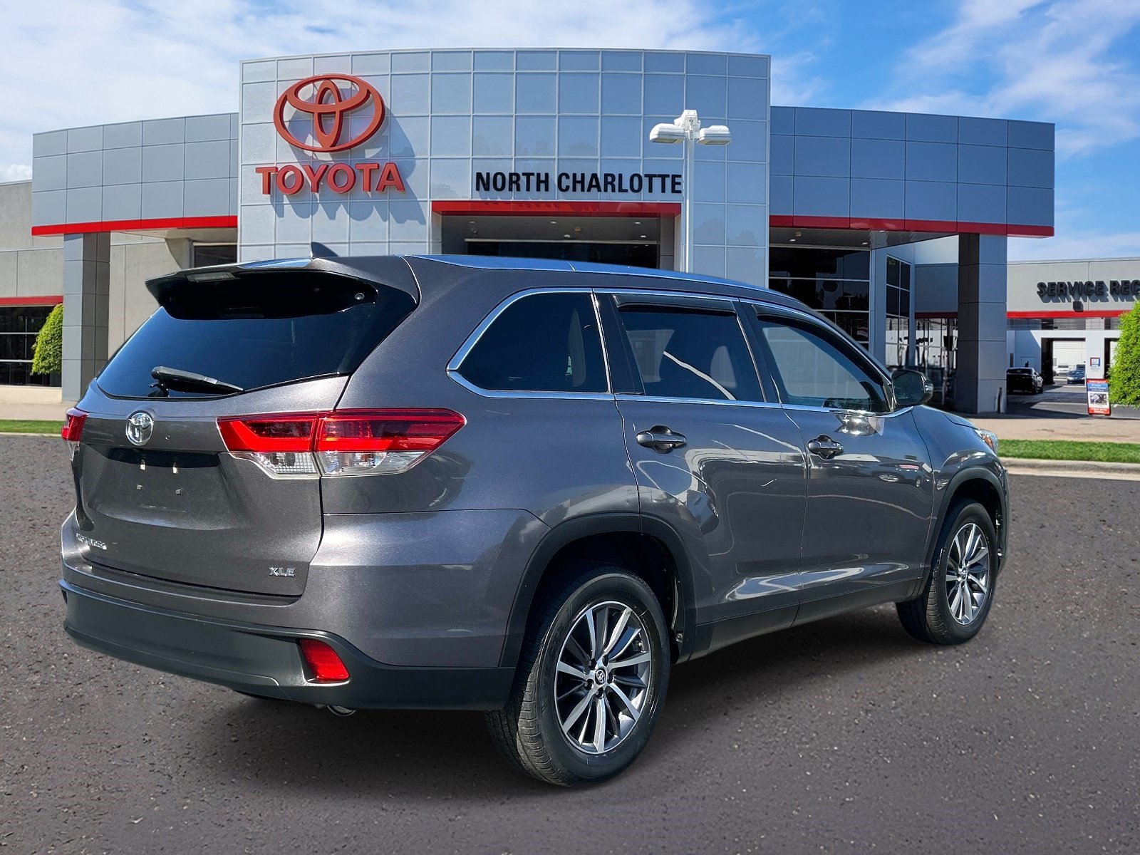Used 2019 Toyota Highlander XLE FWD image 6
