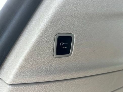 Used 2024 Chrysler Pacifica Limited FWD image 50