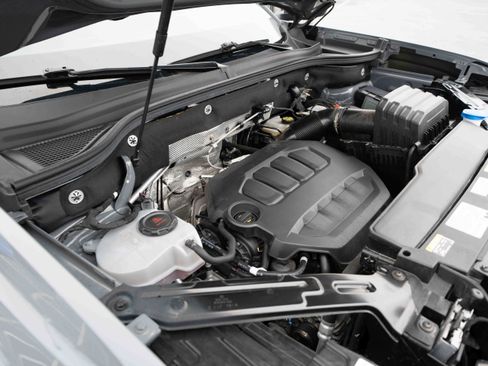 Used 2024 Volkswagen Atlas Cross Sport SE image 33