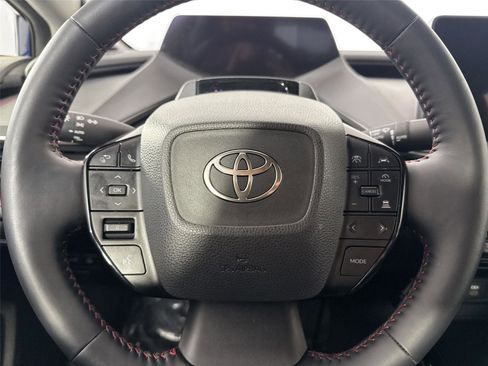 Used 2025 Toyota Prius Plug-In Hybrid image 17