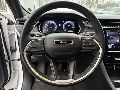 Used 2023 Jeep Grand Cherokee Altitude image 28