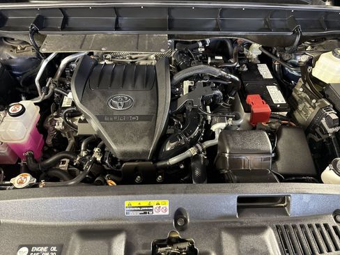 Used 2023 Toyota Highlander LE FWD image 28